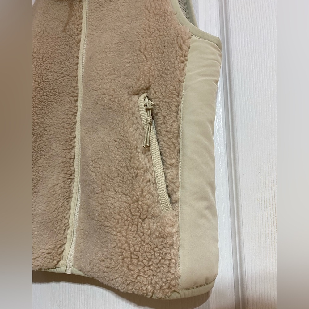 NWOT Aritzia TNA Cody Massive Polar Vest Fleece Sherpa Zip-Up Vest Size Small - Picture 4 of 13